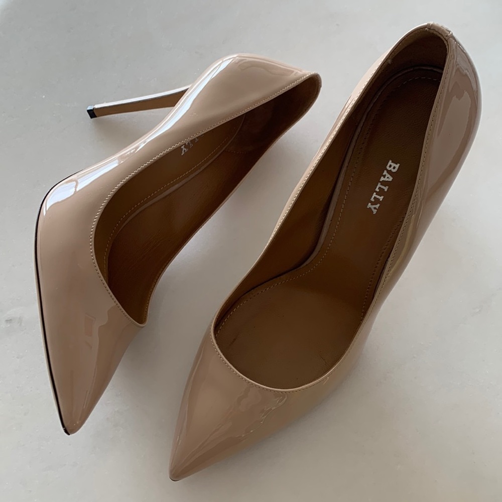 Worn three times. Size 41.5